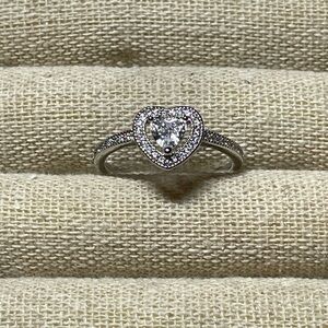 Size 9 Heart ring
Costume Jewelry